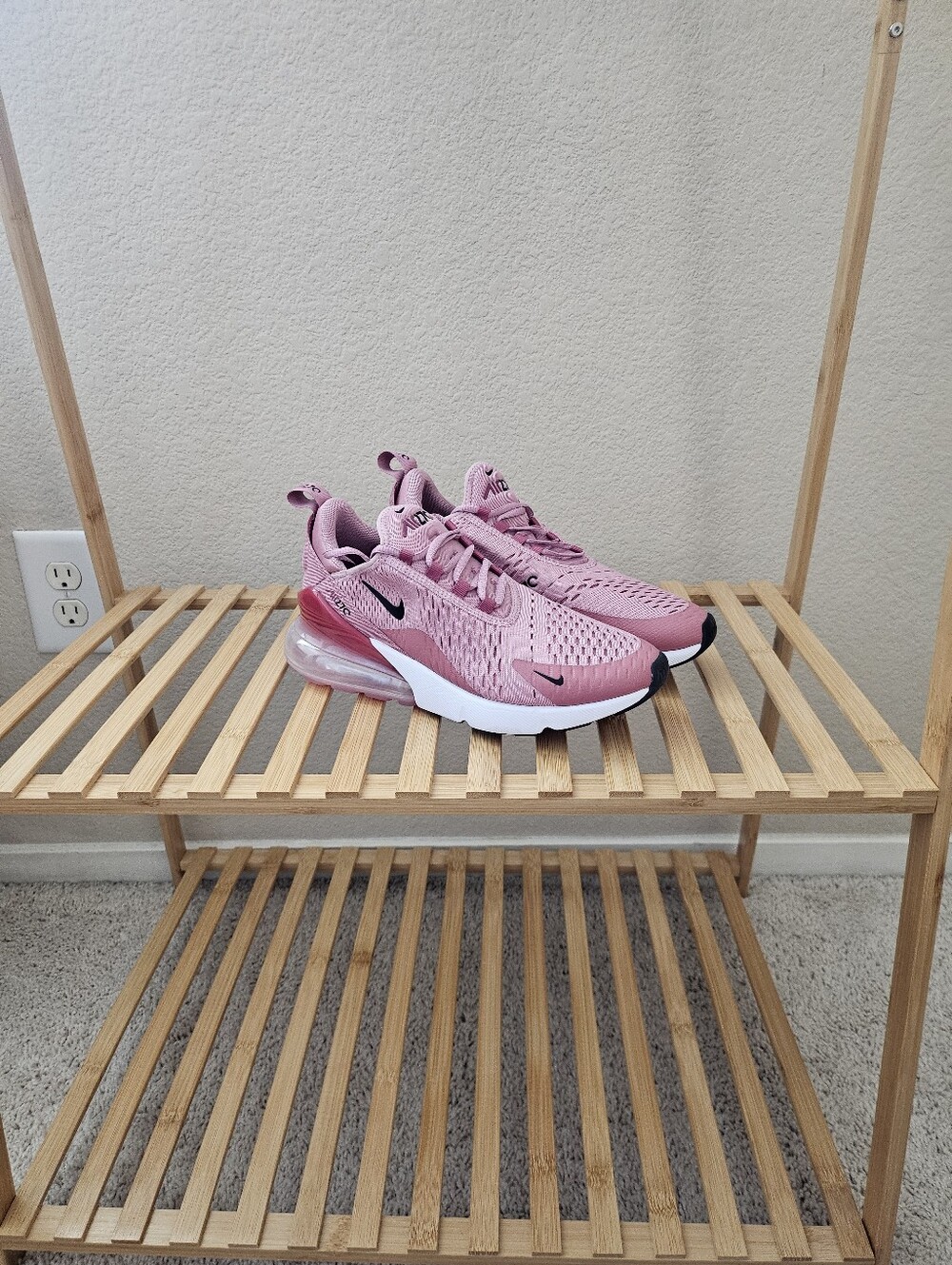 Air Max 270 Women Sz 8. 5 Elemental Pink/Black